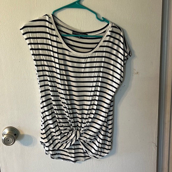 Tied front tee - Picture 1 of 3